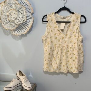 Erin Blair NWT flowered top with eyelets size large
